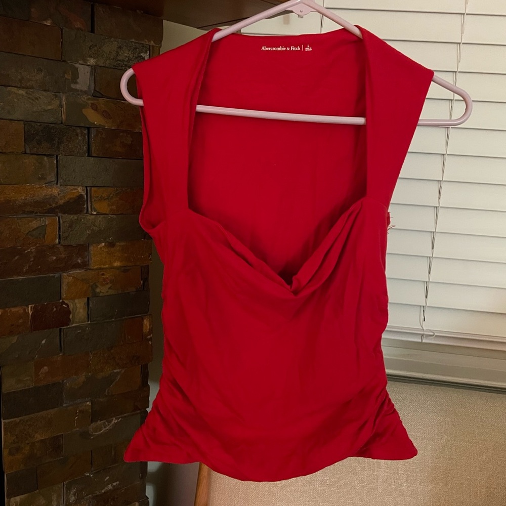 The A&F Ava top in red - size Large
